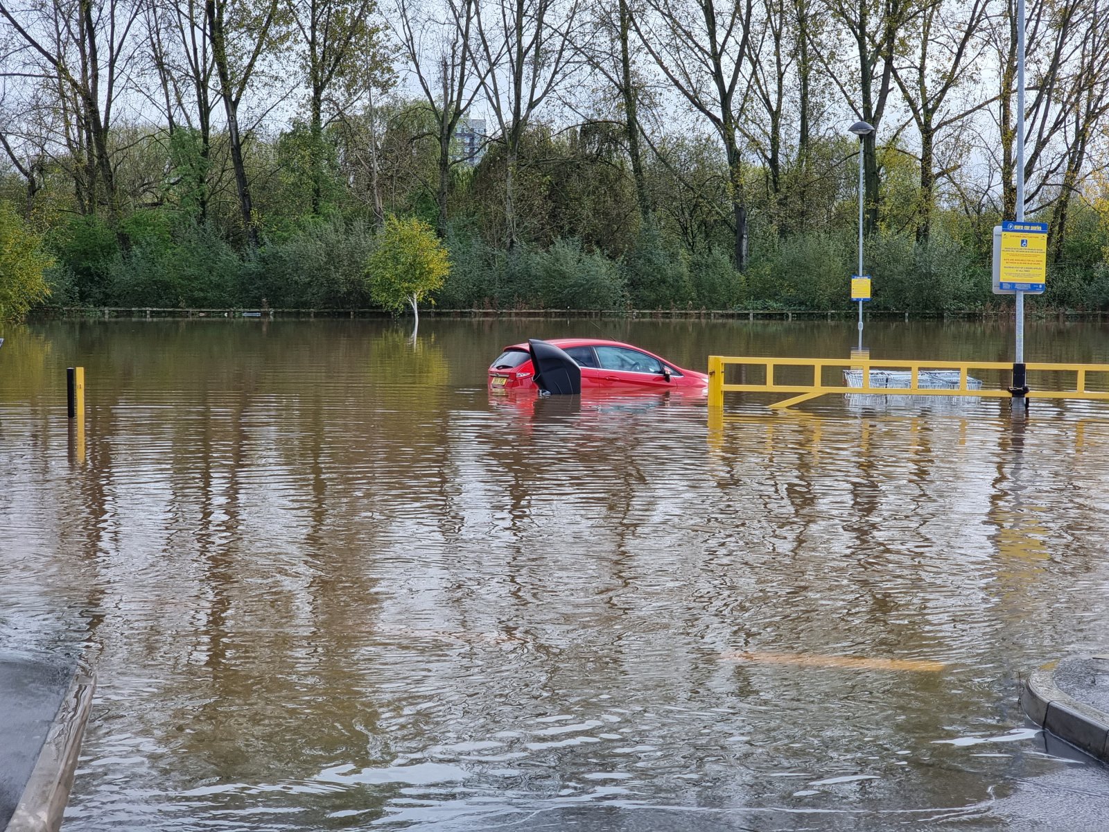 https://road.cc/wp-content/uploads/roadcc/Flood 1.jpg